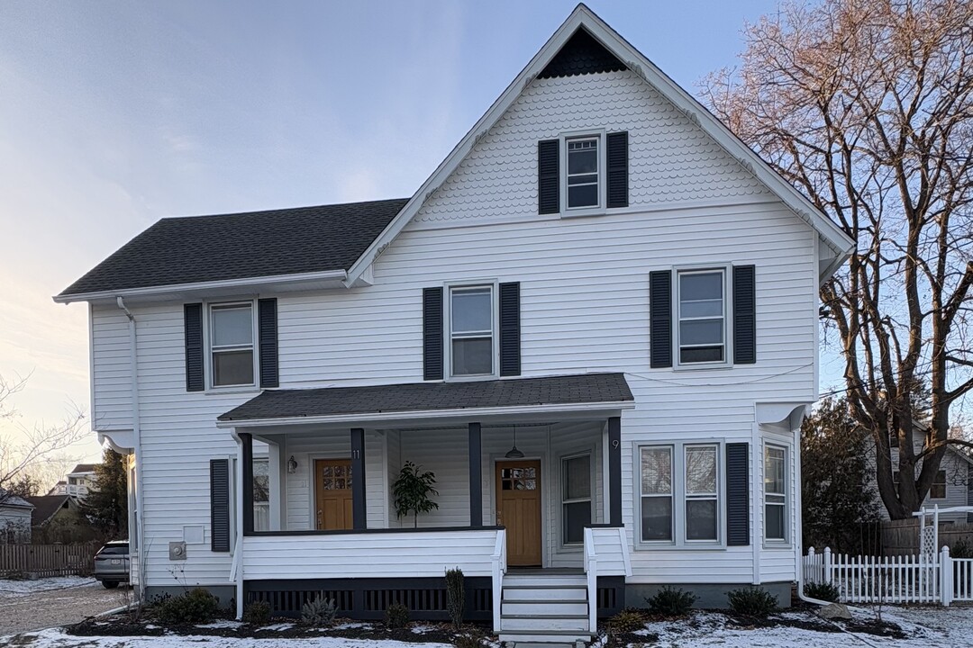 9 Central Ave in Millerton, NY - Building Photo