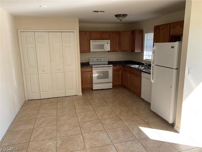 1908 Haviland Ave S in Lehigh Acres, FL - Building Photo - Building Photo