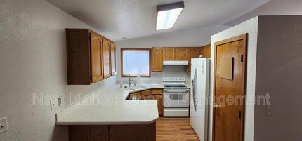 5048 S Cole Rd in Boise, ID - Building Photo - Building Photo