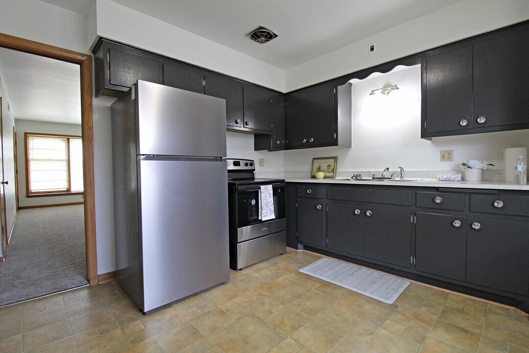 3832 Wyoming Way in Racine, WI - Building Photo