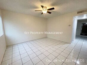 4770 S Topaz St, Unit #63 in Las Vegas, NV - Foto de edificio - Building Photo