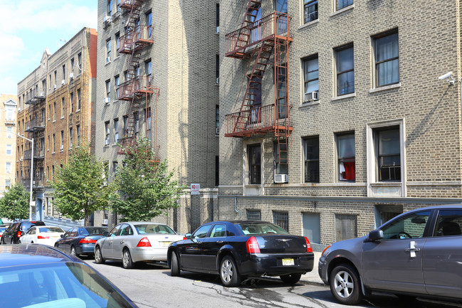 609-615 W 189th St in New York, NY - Foto de edificio - Building Photo