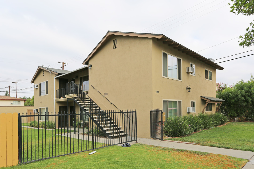 1001 S Tamarack Dr in Fullerton, CA - Building Photo