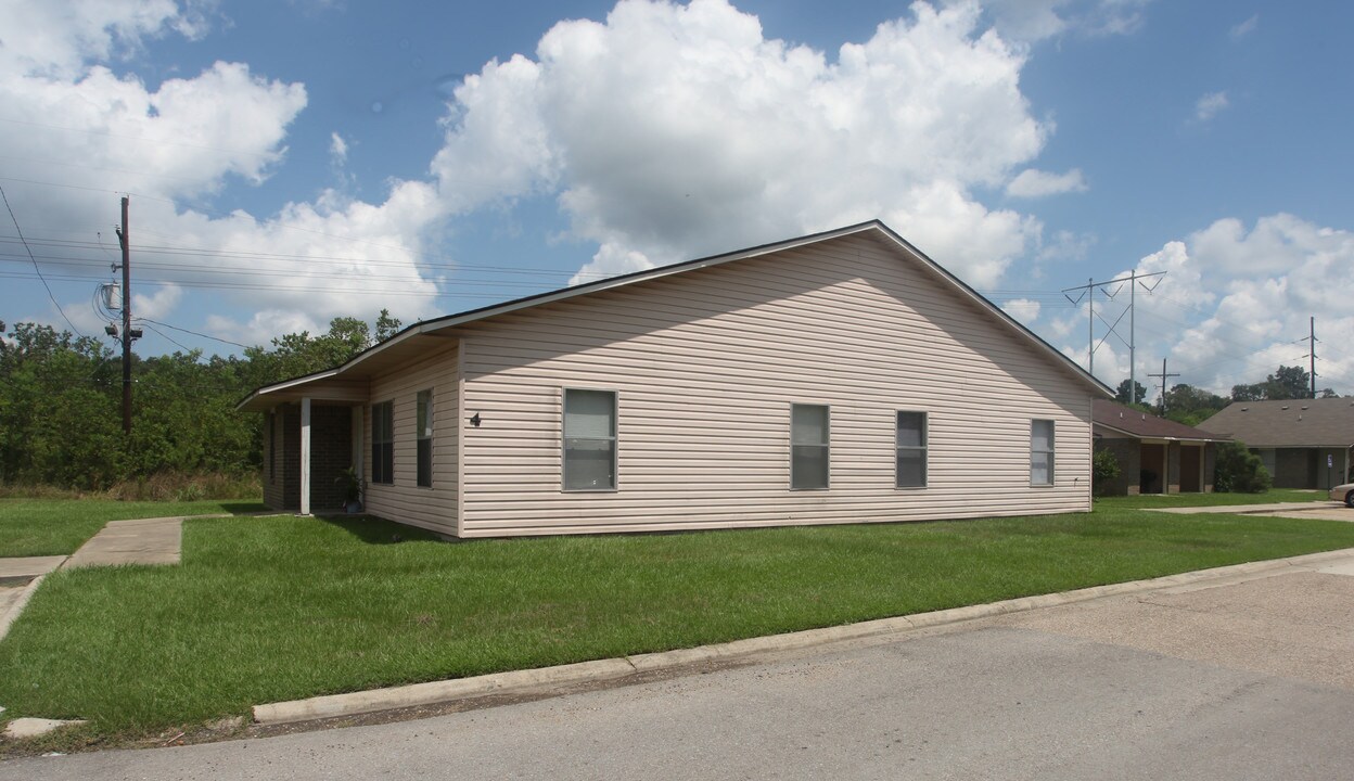 Edgewood Manor in Baton Rouge, LA - Building Photo