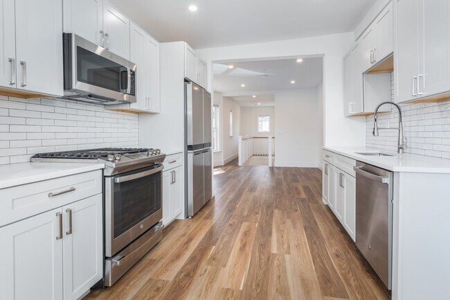 143 E Cottage St, Unit 1 in Boston, MA - Building Photo - Building Photo