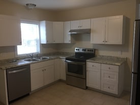 5 N Worcester St in Norton, MA - Building Photo