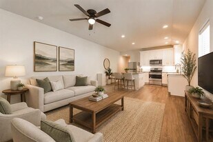 916 N Throckmorton St in Sherman, TX - Building Photo