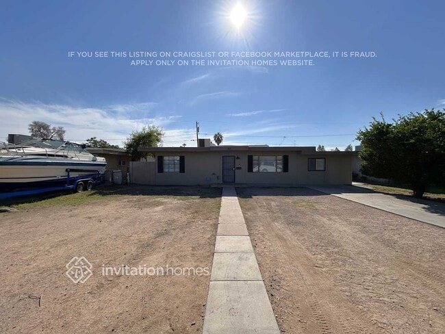 property at 1811 E Clarendon Ave