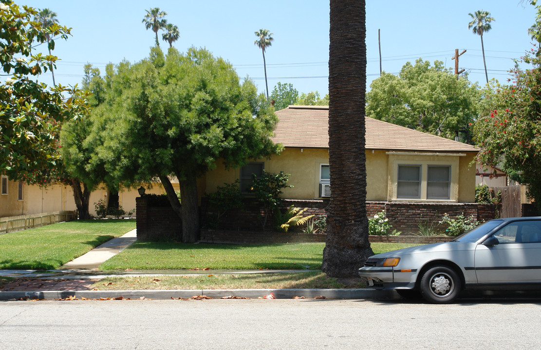 47-49 Greenwood Ave in Pasadena, CA - Building Photo