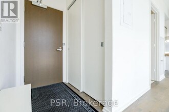 1 Bloor St E in Toronto, ON - Building Photo - Building Photo