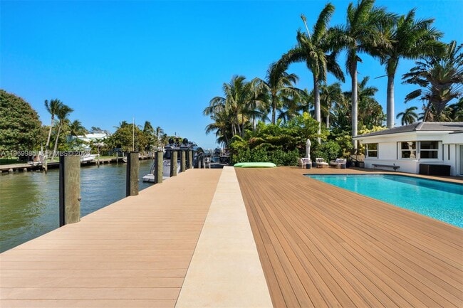 1025 Belle Meade Island Dr in Miami, FL - Building Photo - Building Photo