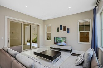 162 Scale in Irvine, CA - Building Photo - Building Photo