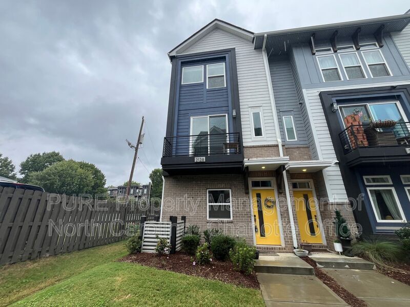 2128 Electric Ln in Charlotte, NC - Building Photo