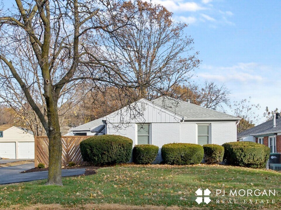 5814 Western Ave in Omaha, NE - Building Photo