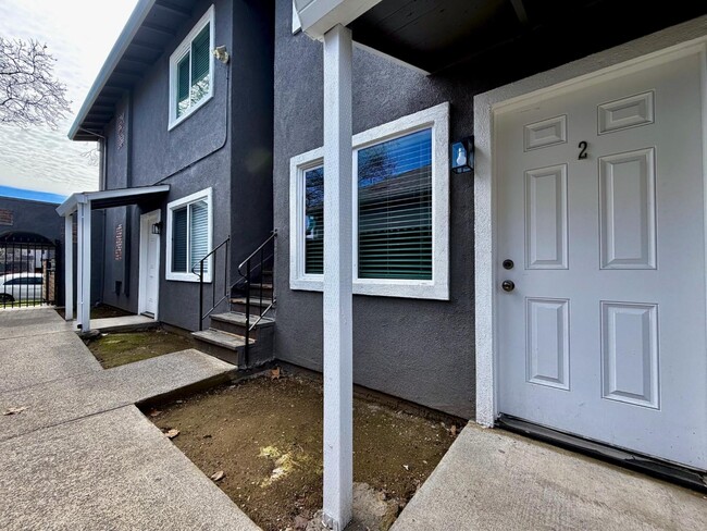 1819 W St in Sacramento, CA - Building Photo - Building Photo