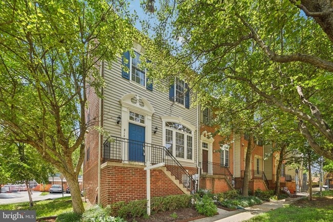8154 Skelton Cir in Falls Church, VA - Foto de edificio - Building Photo
