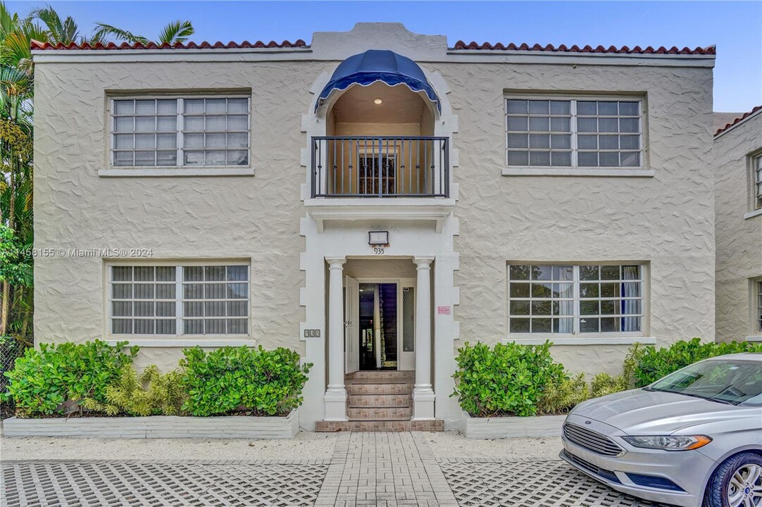 935 Catalonia Ave in Coral Gables, FL - Building Photo