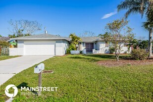 251 Redwood Rd in Venice, FL - Building Photo