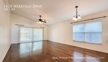 1418 Wakefield Dr in Brandon, FL - Building Photo - Building Photo