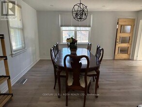 2216 Victoria St in Innisfil, ON - Building Photo - Building Photo