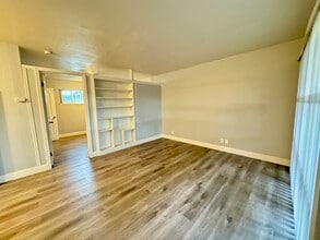 Sunset Crossing in Sacramento, CA - Building Photo - Building Photo