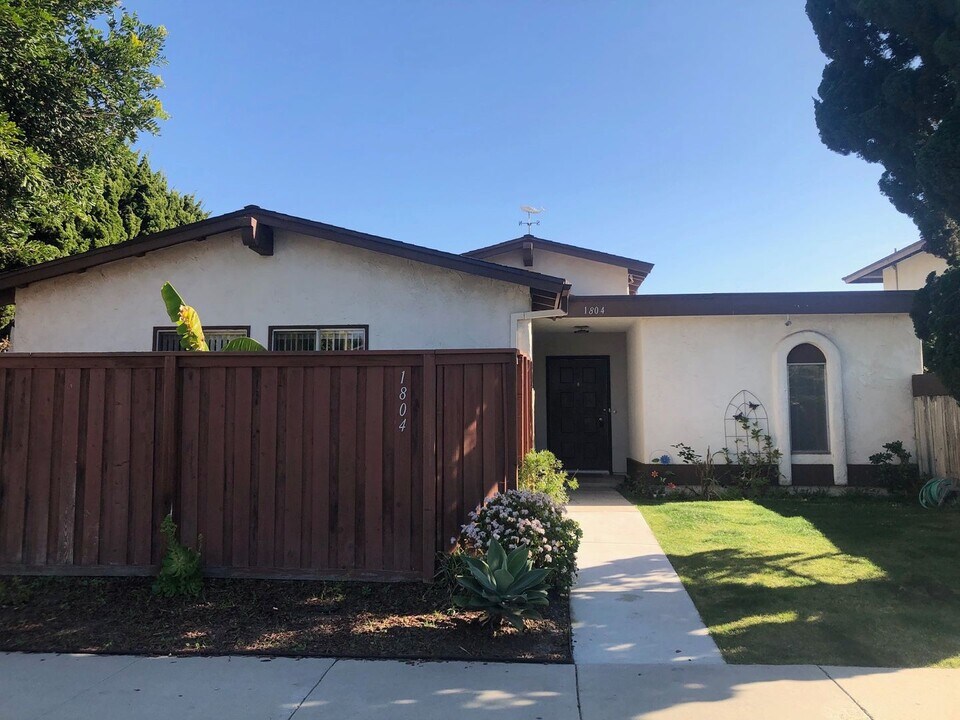 1804 Capstan Dr in Oxnard, CA - Building Photo