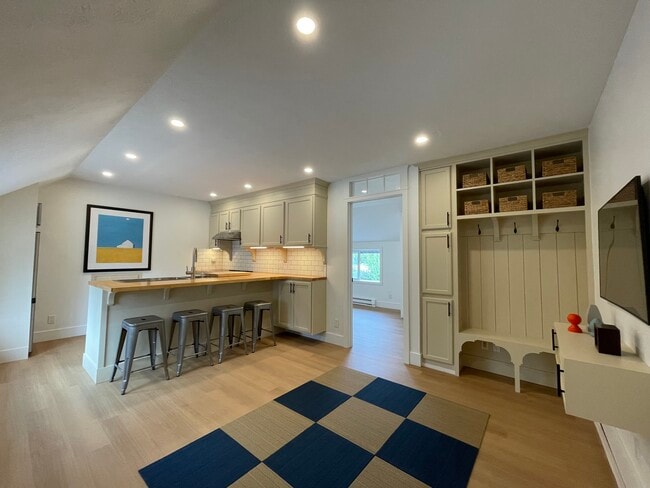 103 W Main St, Unit 4 in Lake Leelanau, MI - Building Photo - Building Photo