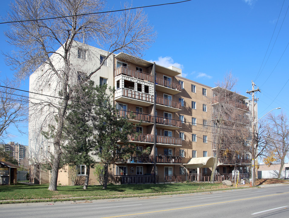 Carla Manor in Hamilton, ON - Building Photo