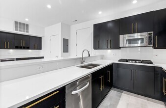 914 W Hubbard Street in Chicago, IL - Building Photo - Interior Photo