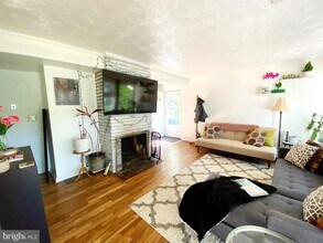 5705 Denfield Rd in Rockville, MD - Building Photo - Building Photo