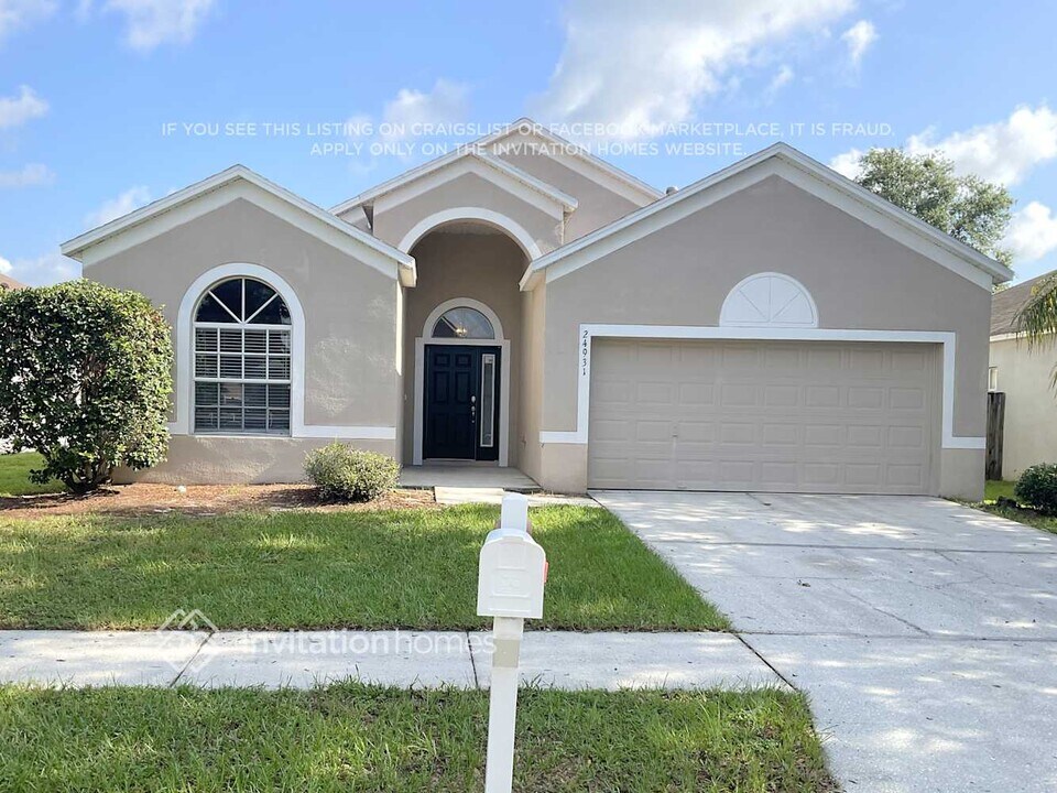24931 Vintage Ct in Lutz, FL - Foto de edificio