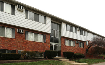 Oxford Square Apartments in Oxford, OH - Building Photo - Building Photo