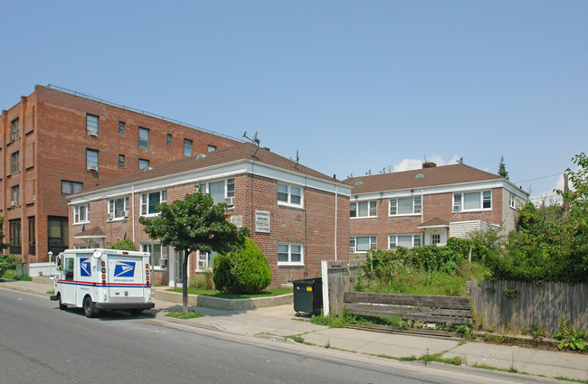 Long Beach Garden Apartments in Long Beach, NY - Building Photo - Building Photo