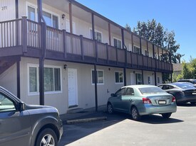 271 Clay St E in Monmouth, OR - Building Photo