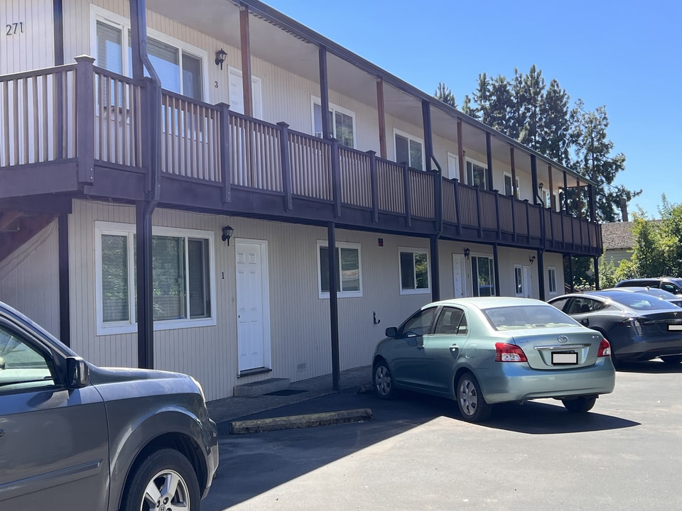 271 Clay St E in Monmouth, OR - Building Photo
