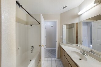 1289 Galileo Ave in Hanford, CA - Building Photo - Building Photo