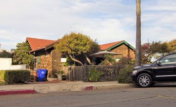 Redwood Hollow in La Jolla, CA - Building Photo - Building Photo