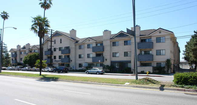 Fairmont Apartments in Van Nuys, CA - Building Photo - Building Photo