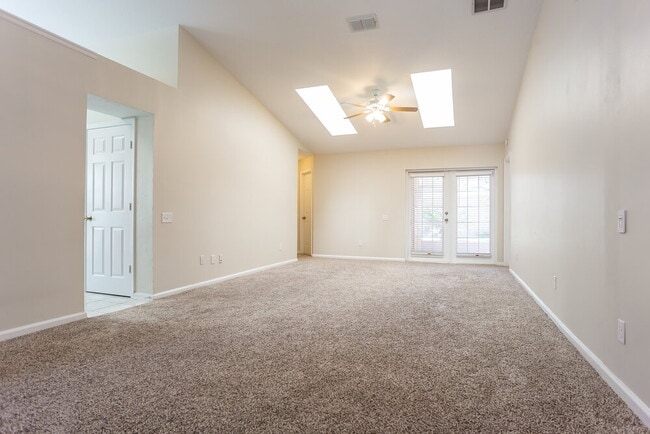 354 Hanging Moss Cir in Lake Mary, FL - Building Photo - Building Photo