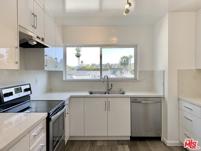 645 Westmount Dr-Unit -302 in West Hollywood, CA - Building Photo