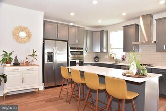 214 Red Leaf Ln in Exton, PA - Building Photo - Building Photo