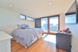 104 Manhattan Ave in Manhattan Beach, CA - Building Photo - Building Photo
