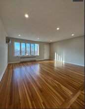 639 Oakdene Ave, Unit 1 in Ridgefield, NJ - Building Photo - Building Photo