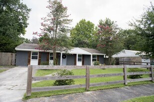 109 Walnut St in Mandeville, LA - Building Photo