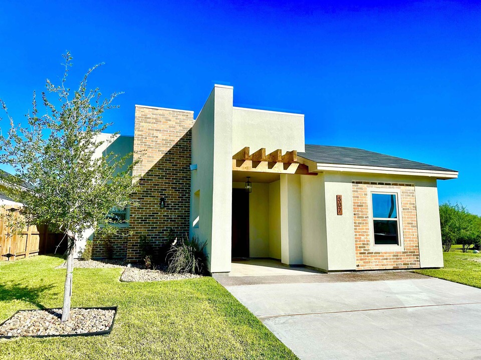 507 Cienega Ln in Laredo, TX - Foto de edificio