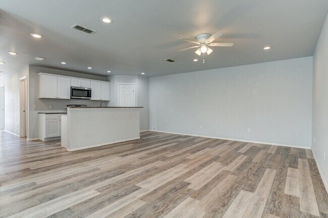 1101 N Englewood Ave in Lubbock, TX - Building Photo - Building Photo