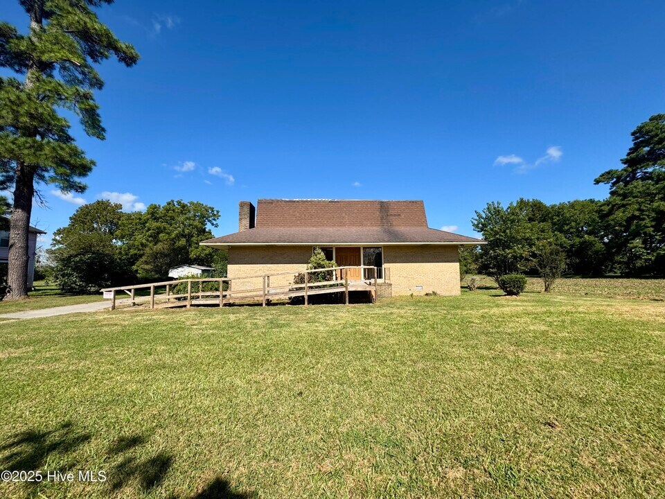 1718 River Rd in Elizabeth City, NC - Building Photo