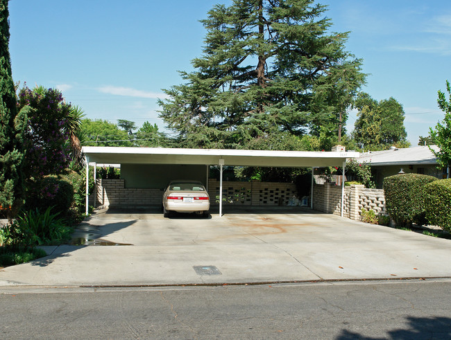 3115 N Adoline Ave in Fresno, CA - Foto de edificio - Building Photo