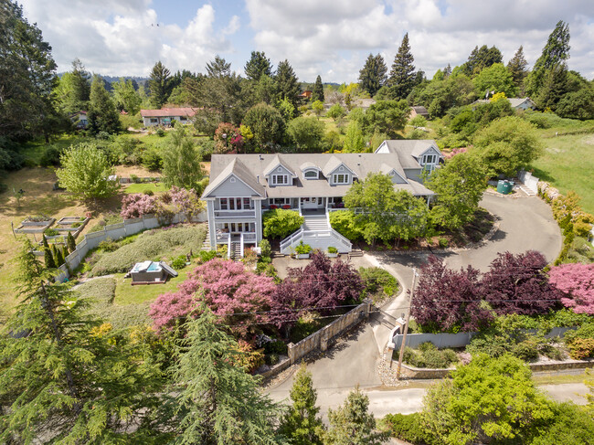 1200 Burnside Rd in Sebastopol, CA - Building Photo - Building Photo