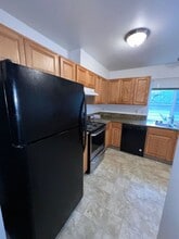 8948 Gravelly Lake Dr SW in Lakewood, WA - Building Photo - Building Photo